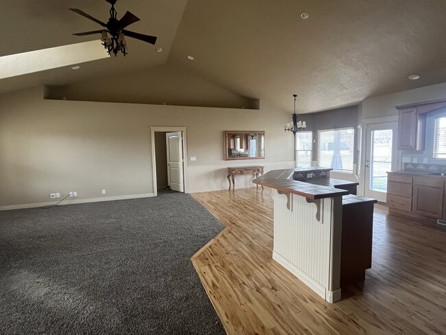 Foto del edificio - 27114 Lower Pleasant Ridge Rd