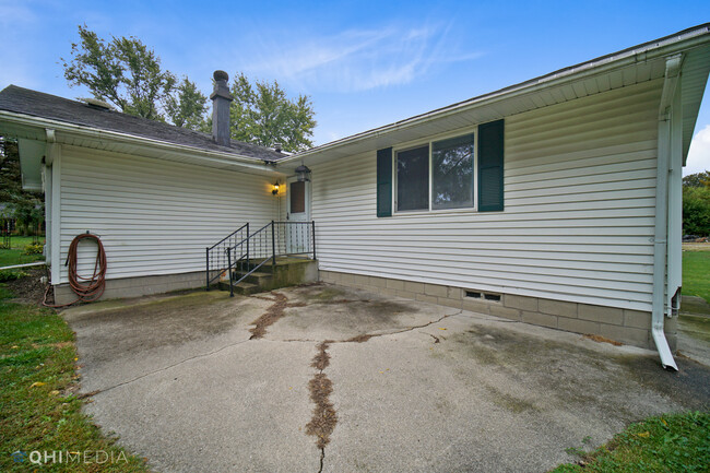 Building Photo - 2627 E 1000 Rd N