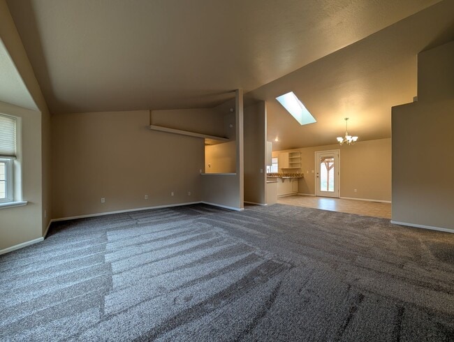 Foto del edificio - Single Story 3-Bedroom, 2-Bath Home In The...