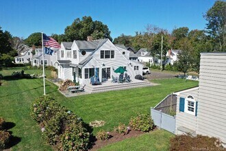Building Photo - 140 Overshore Dr E
