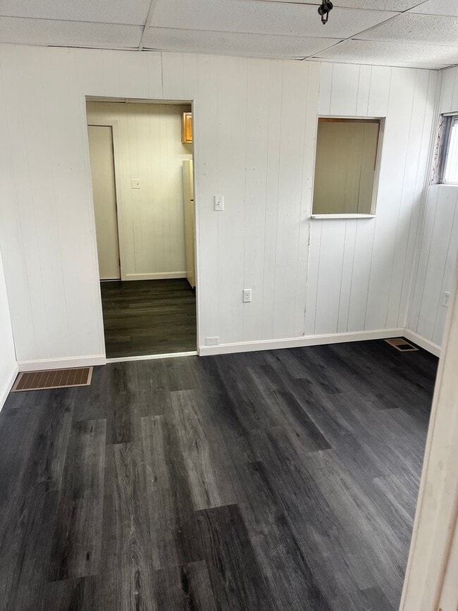 Building Photo - Apartment for Rent