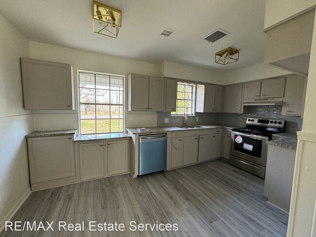 Building Photo - 3 br, 1 bath House - 9465 McAdoo Street