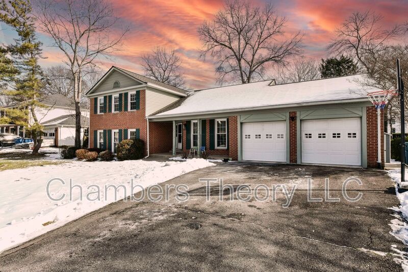 Foto principal - 1727 Larkmeade Dr