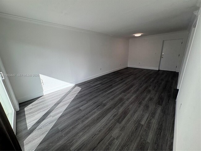 Foto del edificio - 633 S Royal Poinciana Blvd