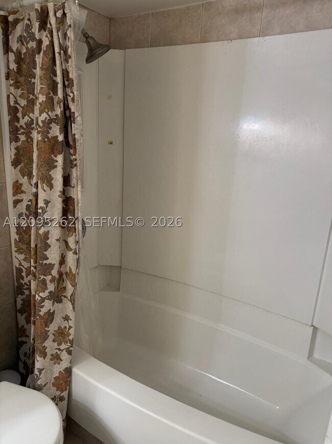 Foto del edificio - 17011 N Bay Rd