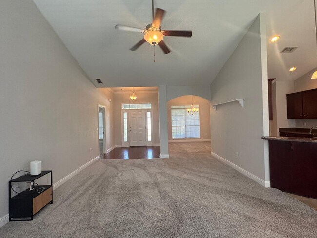 Building Photo - 744 Lime Ln