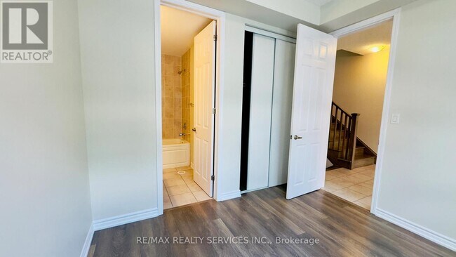 Building Photo - 284-284 Lagerfeld Dr