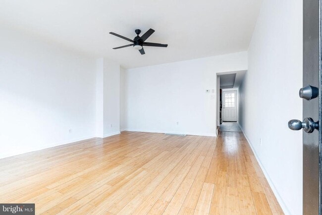 Building Photo - 2726 Edgemont St