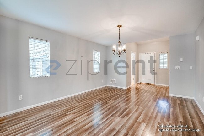 Building Photo - 4406 Roxanna Loop SE