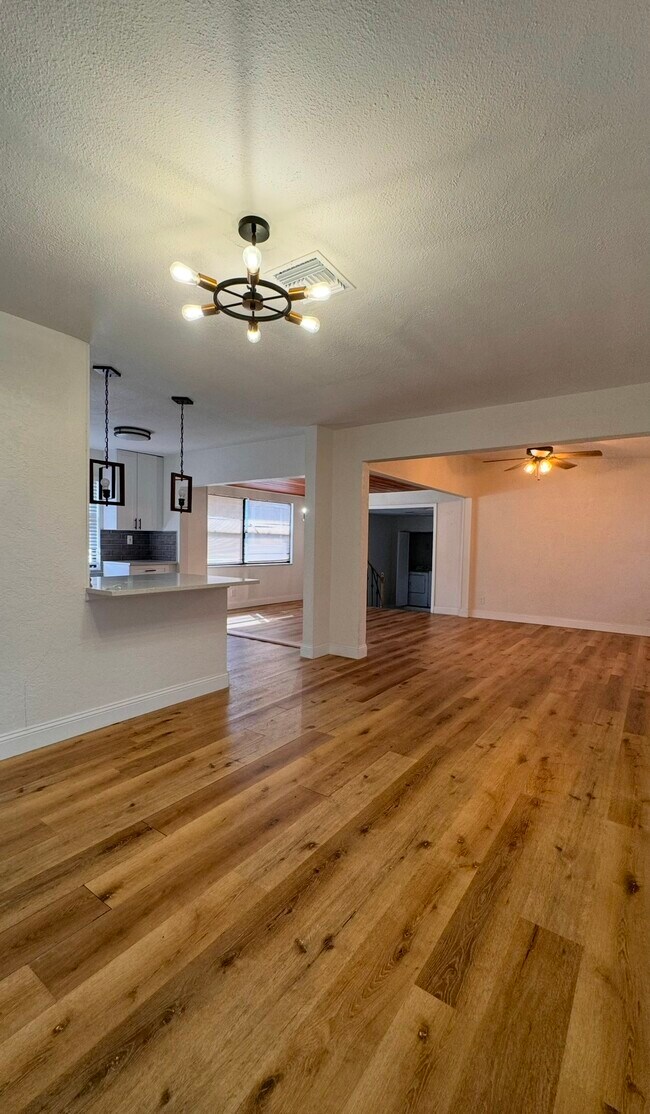 Foto del edificio - 4594 10th Ave N