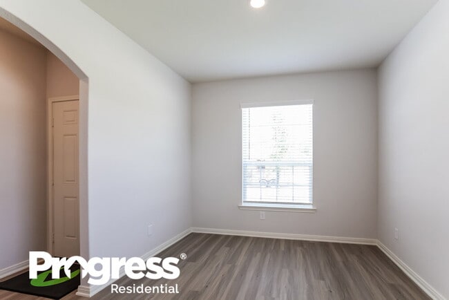 Building Photo - 10455 Red Cardinal Dr NE
