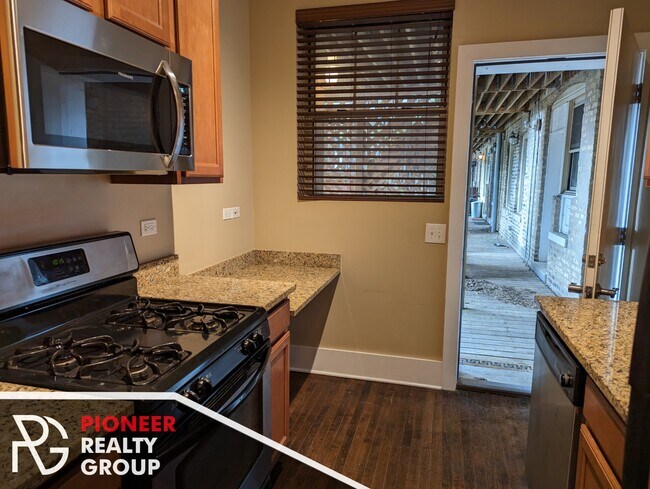 Foto del edificio - 3455 N Wolcott Ave