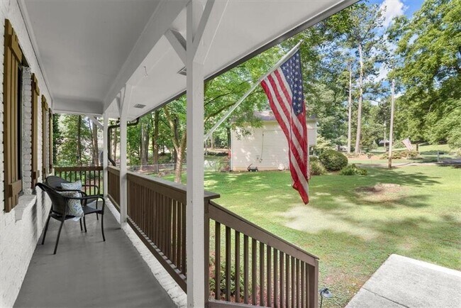Building Photo - 3290 Carriage Way
