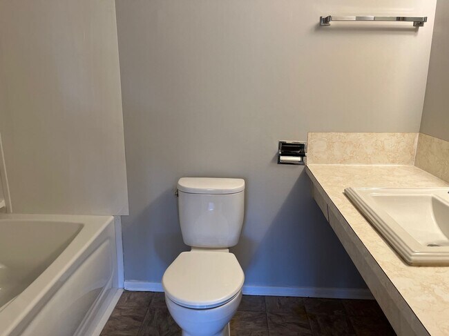 Photo du bâtiment - 1 Bed 1 Bath Unit in Red Deer, AB