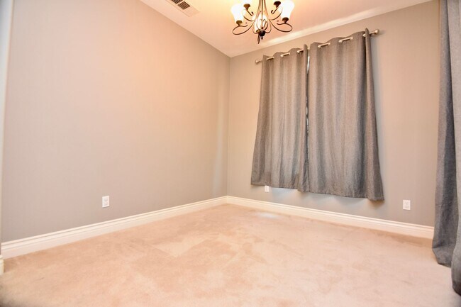 Building Photo - NEW LISTING: 4 Bd/3Ba in Great Oak School ...