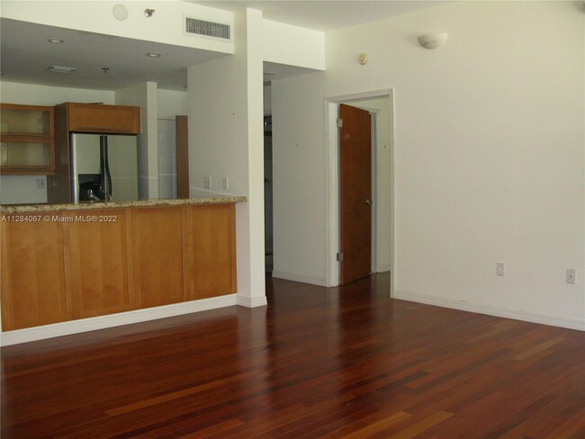 Building Photo - 540 Brickell Key Dr