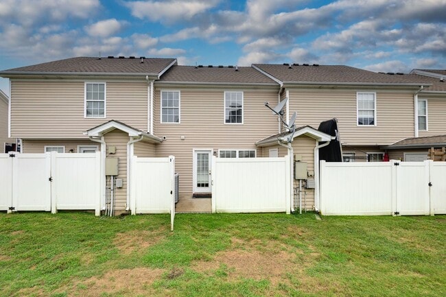 Building Photo - Lee Crossing Neighborhood, Easy access to ...