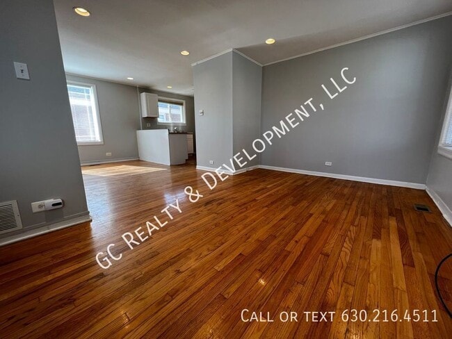 Building Photo - ***DETACHED BRICK RANCH / 3 BDRM / 2 BTH /...