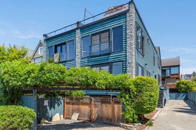 Photo - 2026 Fairview Ave E House