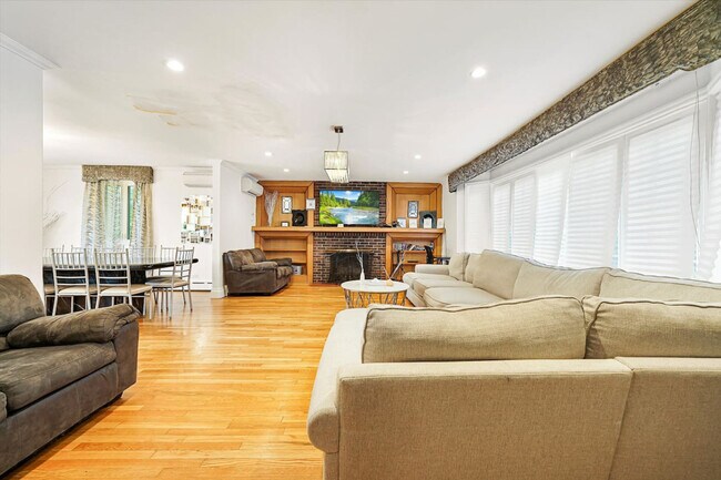 Foto del edificio - 37 Roosevelt Ave