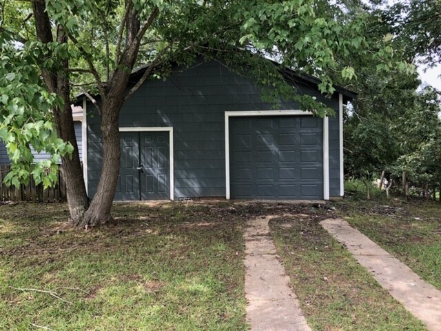 Foto del edificio - Renovated 2 Bedroom 2 Bath Home for Rent with Detached Garage!