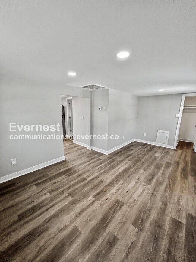 Foto del edificio - 1006 Turner Rd