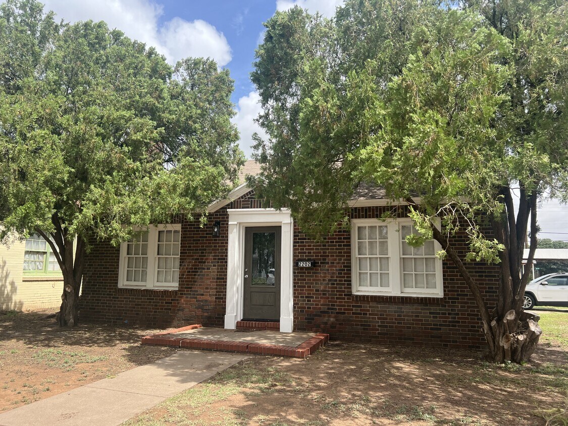 Primary Photo - 2202 28th St