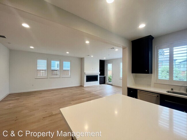 Building Photo - 3 br, 2.5 bath House - 2607 3rd Ave