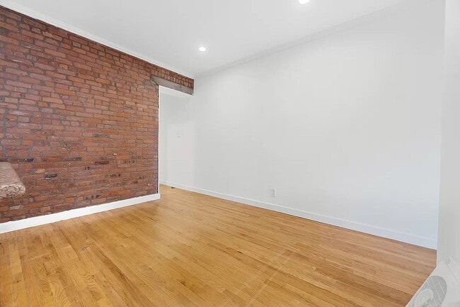 Building Photo - 106 Norfolk Street