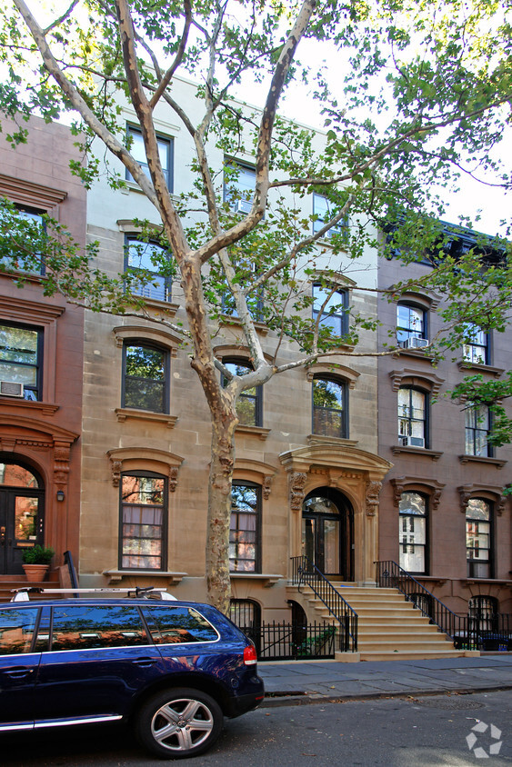Primary Photo - 319 Clinton St