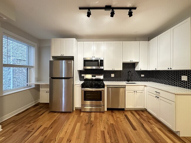 Foto del edificio - 643 W Wrightwood Ave