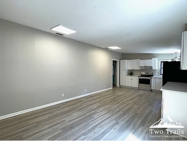Foto del edificio - CHARMING 3 BED/2 BATH IN FLETCHER