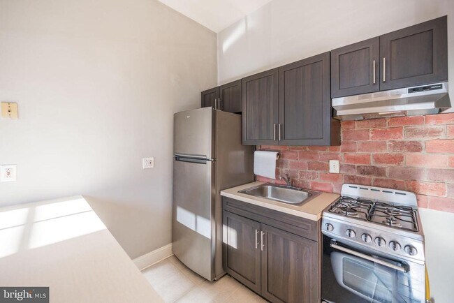Building Photo - 2123 Spring Garden St