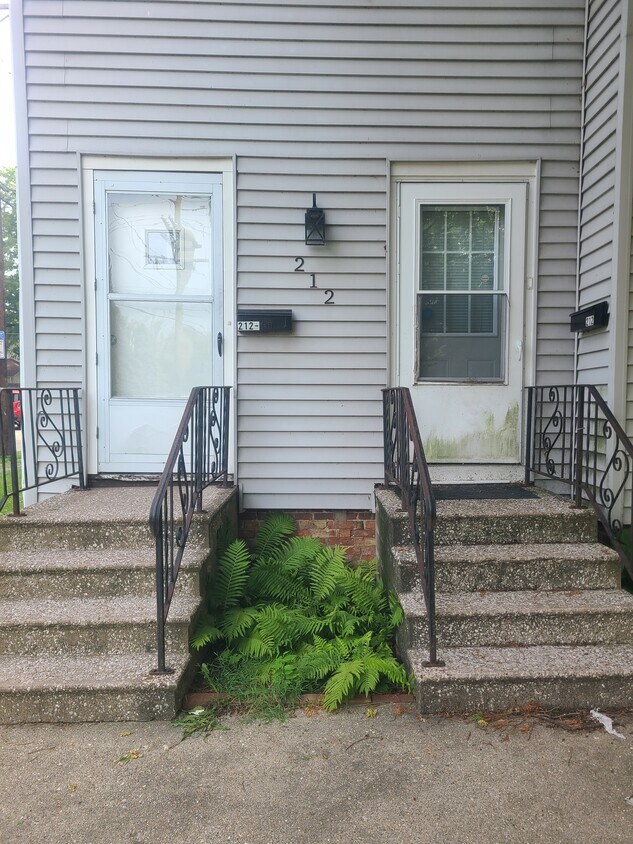Primary Photo - 212 11th Ave