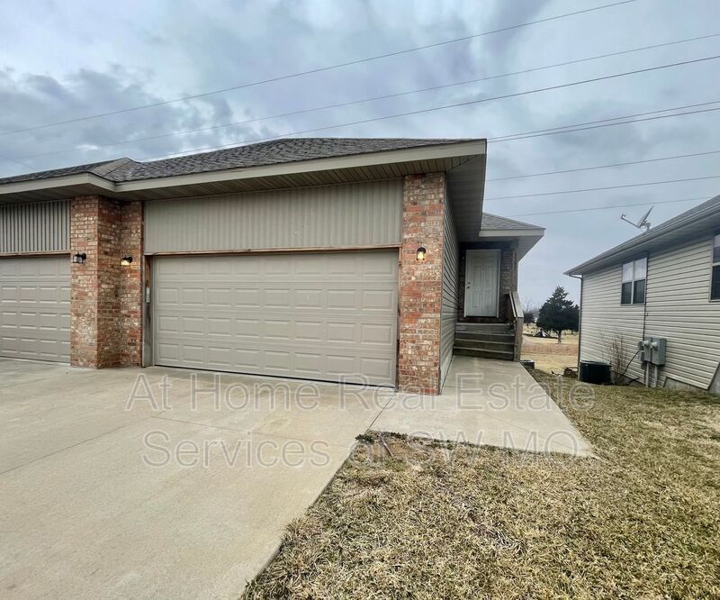 Foto principal - 3397 S Hillcrest Ave