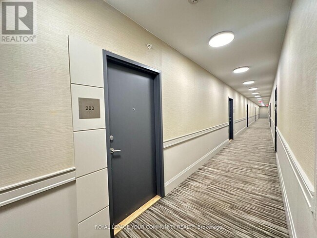 Photo du bâtiment - 8302-8302 Islington Ave