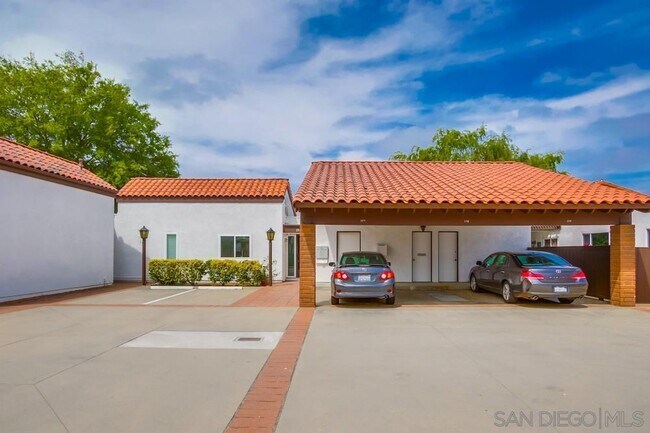 Building Photo - 12780 Avenida La Valencia