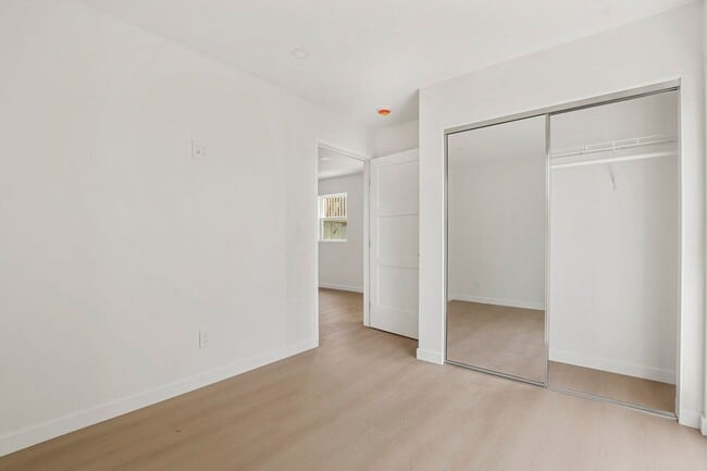 Building Photo - 1 Bedroom 1 Bath downstairs unit in Univer...