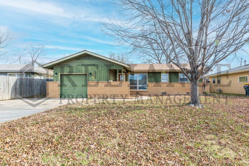 Foto principal - 3240 S Custer Ave