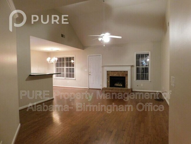 Building Photo - 165 Hickory Point Dr