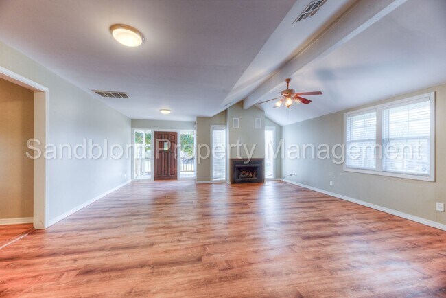 Foto del edificio - FOR LEASE | Tulsa | $1500 Rent | 3 Bed, 2 Bath Home