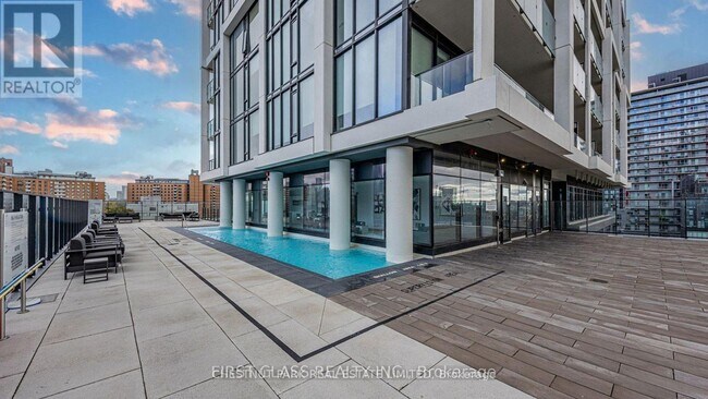 Building Photo - 55 Ontario St