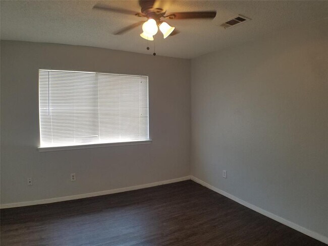 Building Photo - 6715 Sandshof Dr