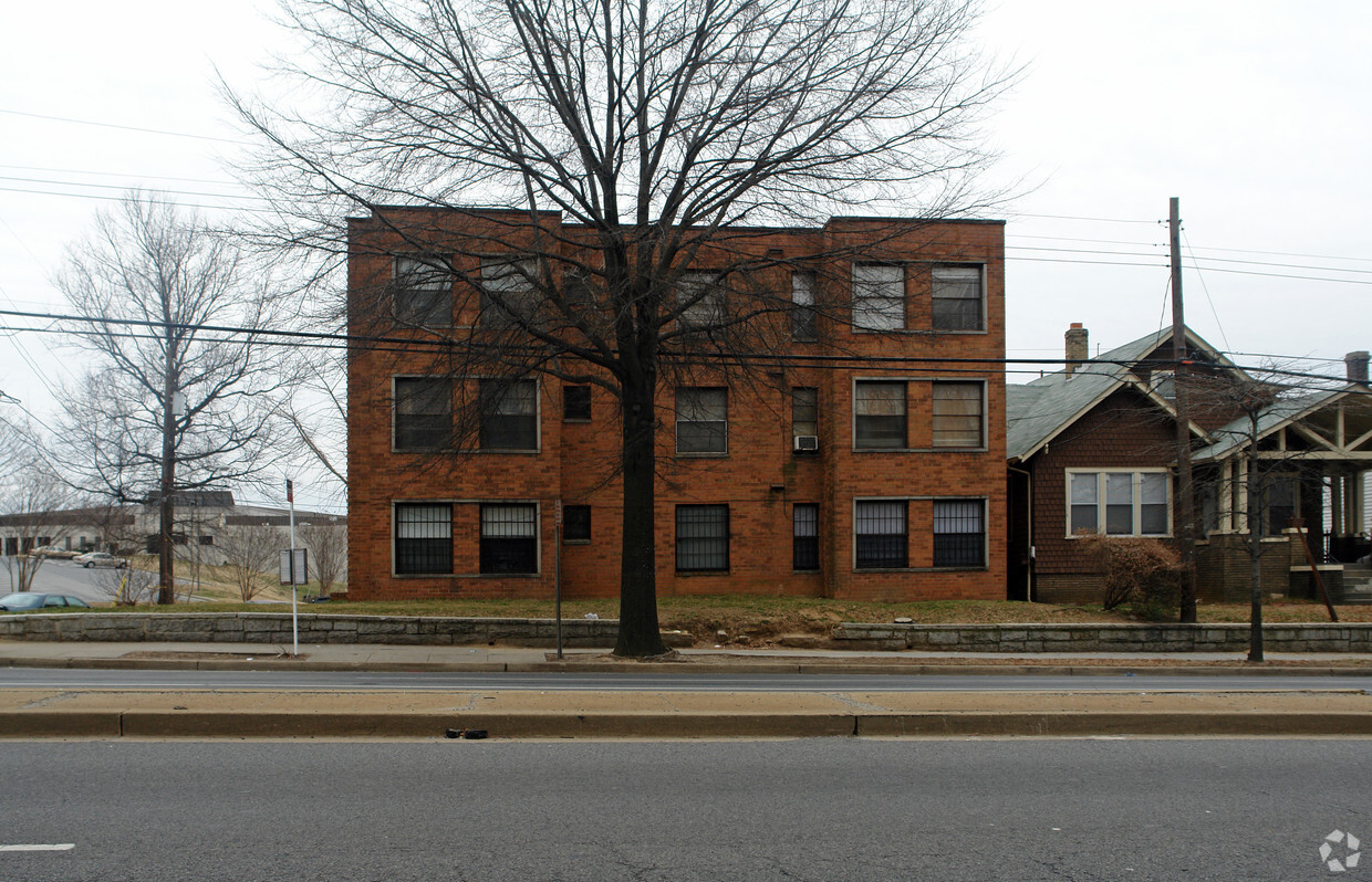 Building Photo - 2420 12th St NE