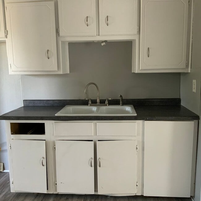 Building Photo - 3 Bedroom 1 Bath home Call today for Move in Special