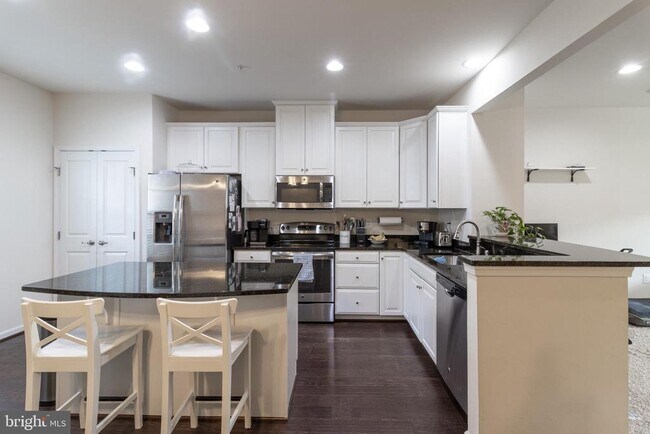 Foto del edificio - 4658 Hudson St