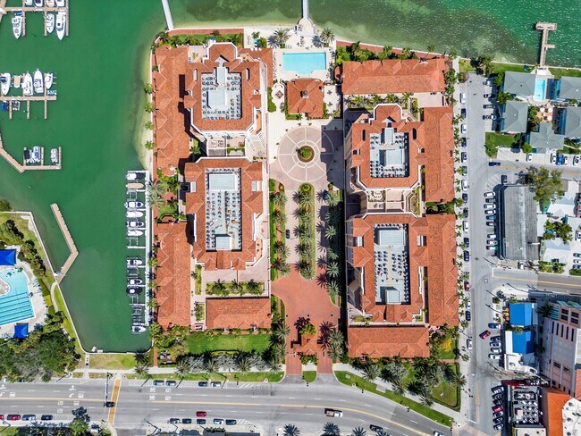 Foto del edificio - 521 Mandalay Ave