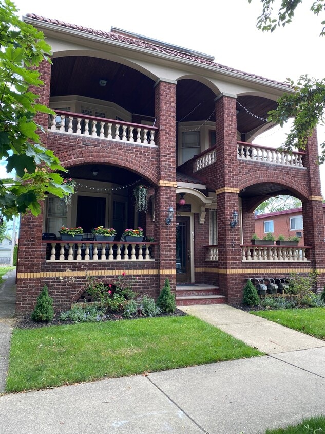 328 4th St Unit 1, Elyria, OH 44035 Apartments in Elyria, OH