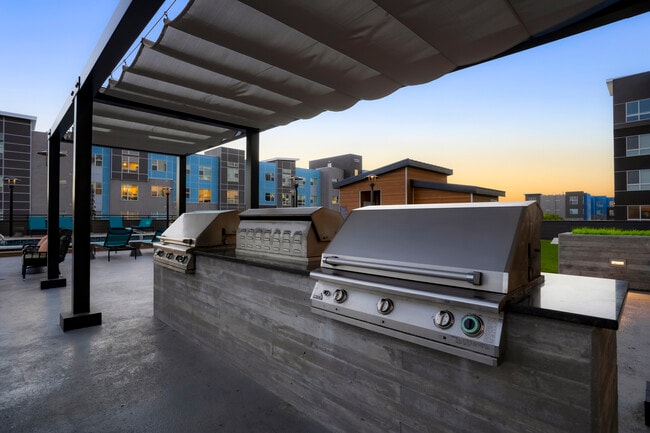 Building Photo - Hyve