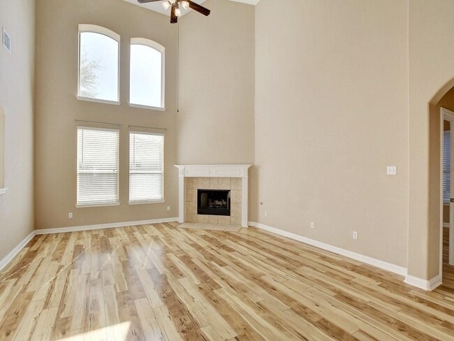 Building Photo - 620 Middle Creek Dr